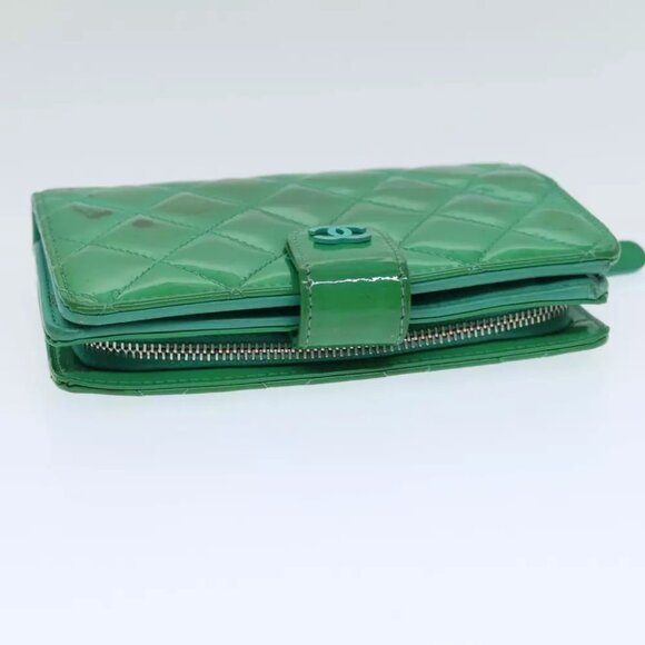 AUTHENTICITY GUARANTEED CHANEL Wallet Enamel Green CC - Picture 7 of 16